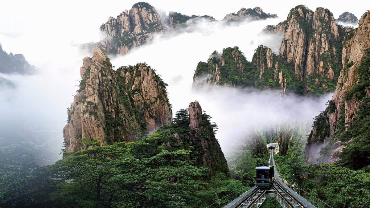 Western Sea Grand Canyon — Yellow Mountain Hongcun Village, China