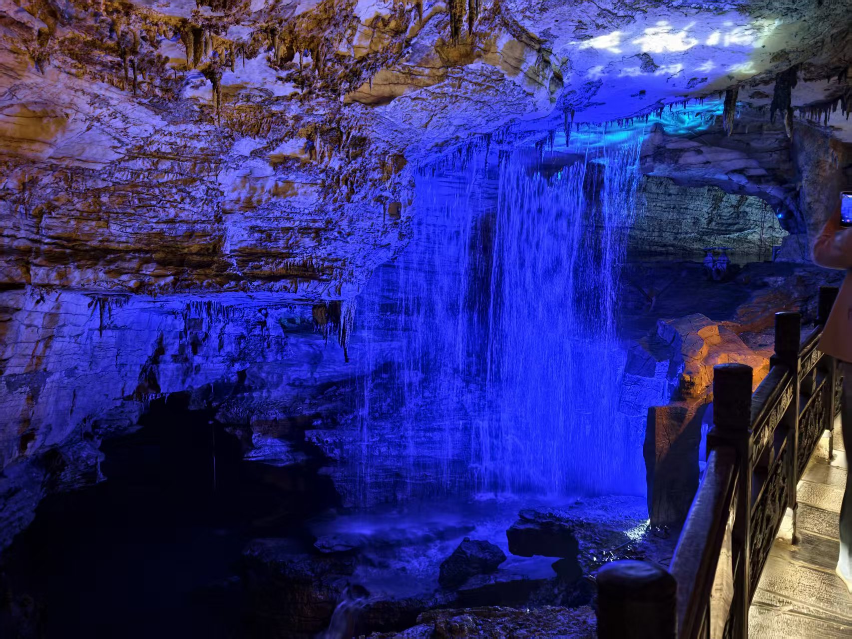 黄龙洞 — Zhangjiajie, China
