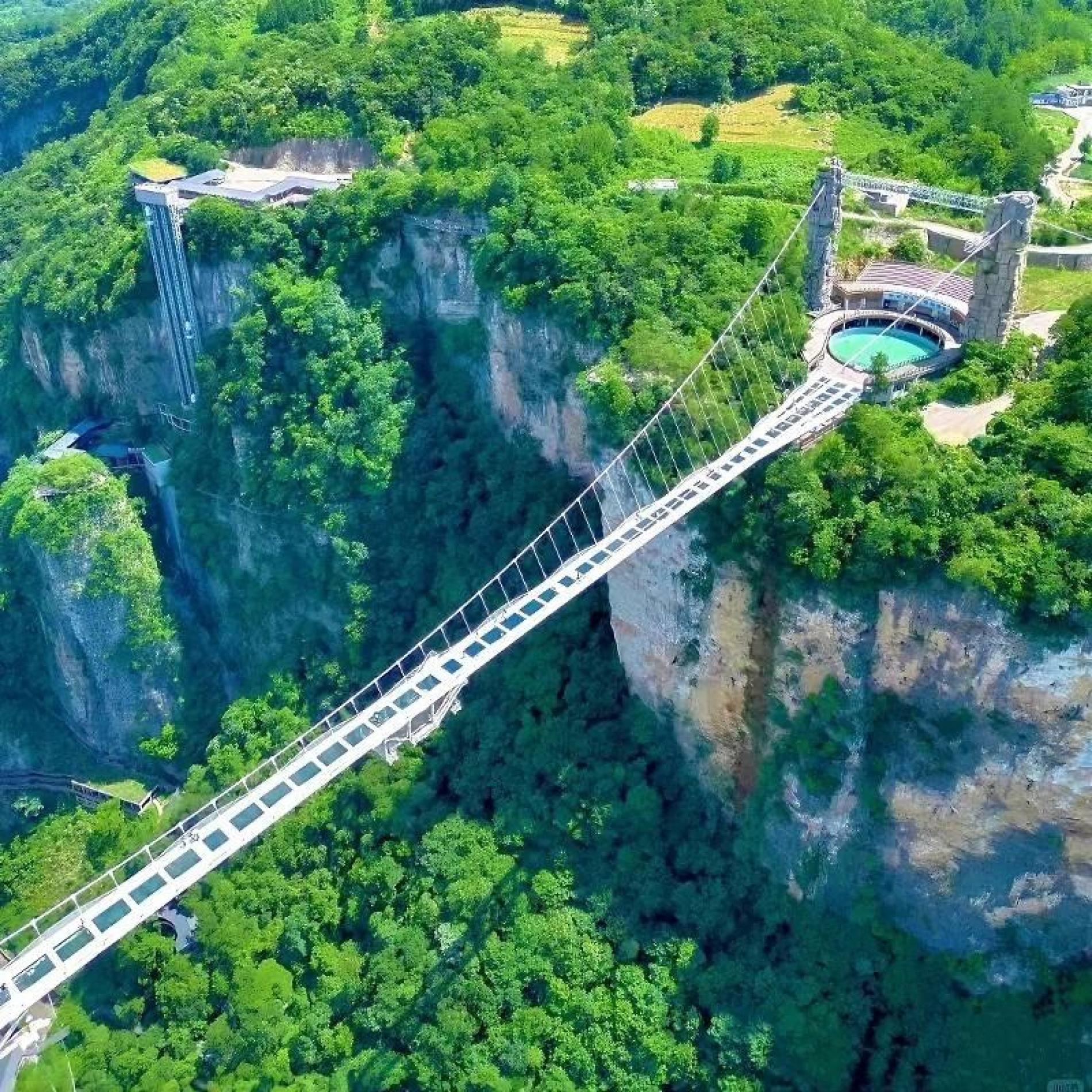 大峡谷玻璃桥 — Zhangjiajie, China